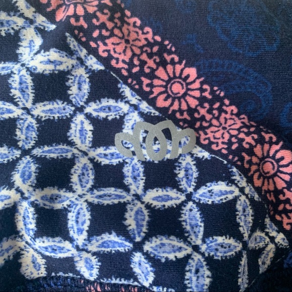 Maurice’s In Motion Paisley Print Cropped Leggings with 2 Pockets - Picture 5 of 8